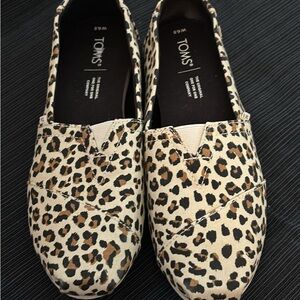TOMS leopard print, women’s size 6.5